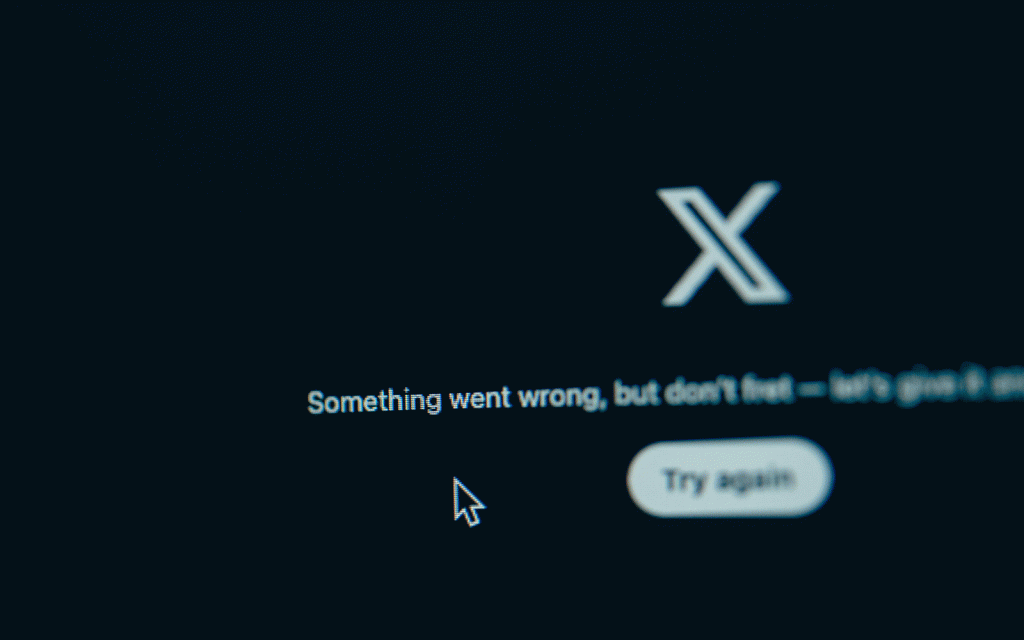 Computer display showing an error message on the website X, formerly Twitter, reading "Something went wrong"